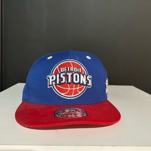 Mitchell & Ness Detroit Pistons 2004 Finals Commemorative Hat